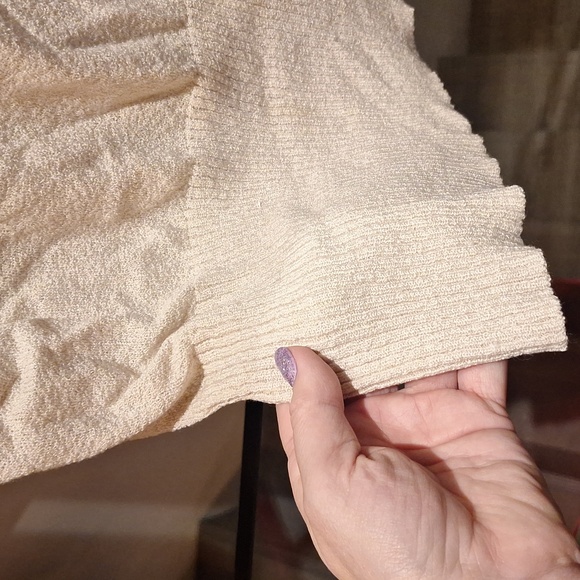 Cream sleeveless turtleneck - Picture 4 of 4